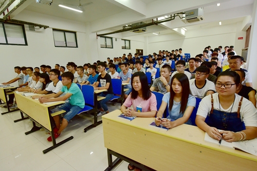 新学期伊始，他们整装待发，遨游在知识的海洋！