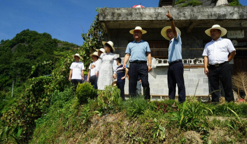 澳门永利官网进入党委书记陈超带队调研帮扶龙山县尖岩村